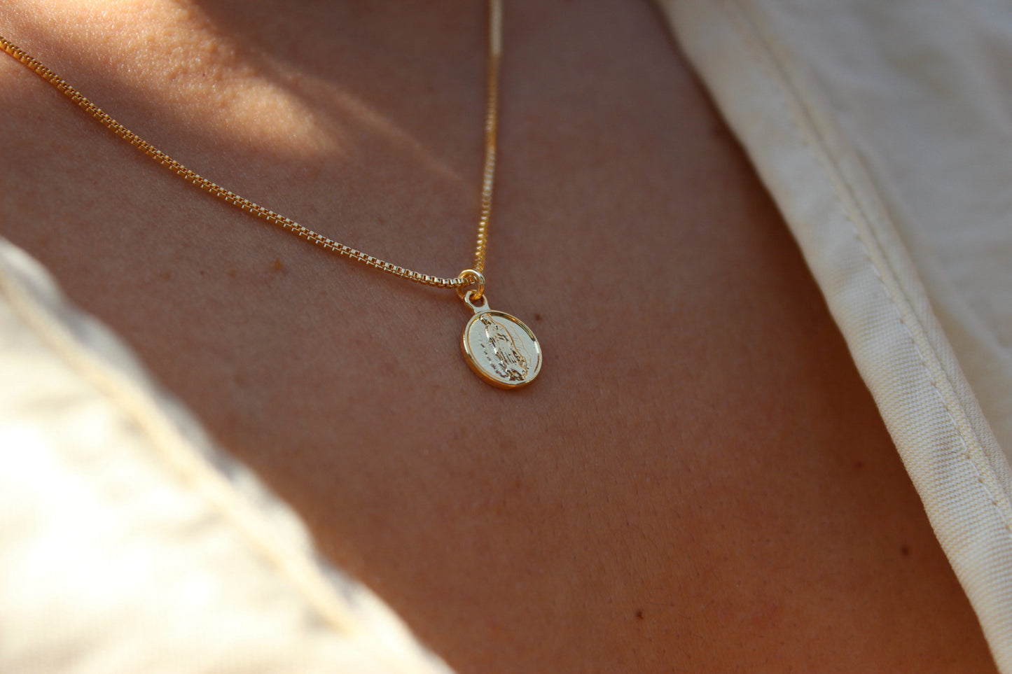 Collar BB Virgen de Guadalupe, fe que se lleva cerca del corazón