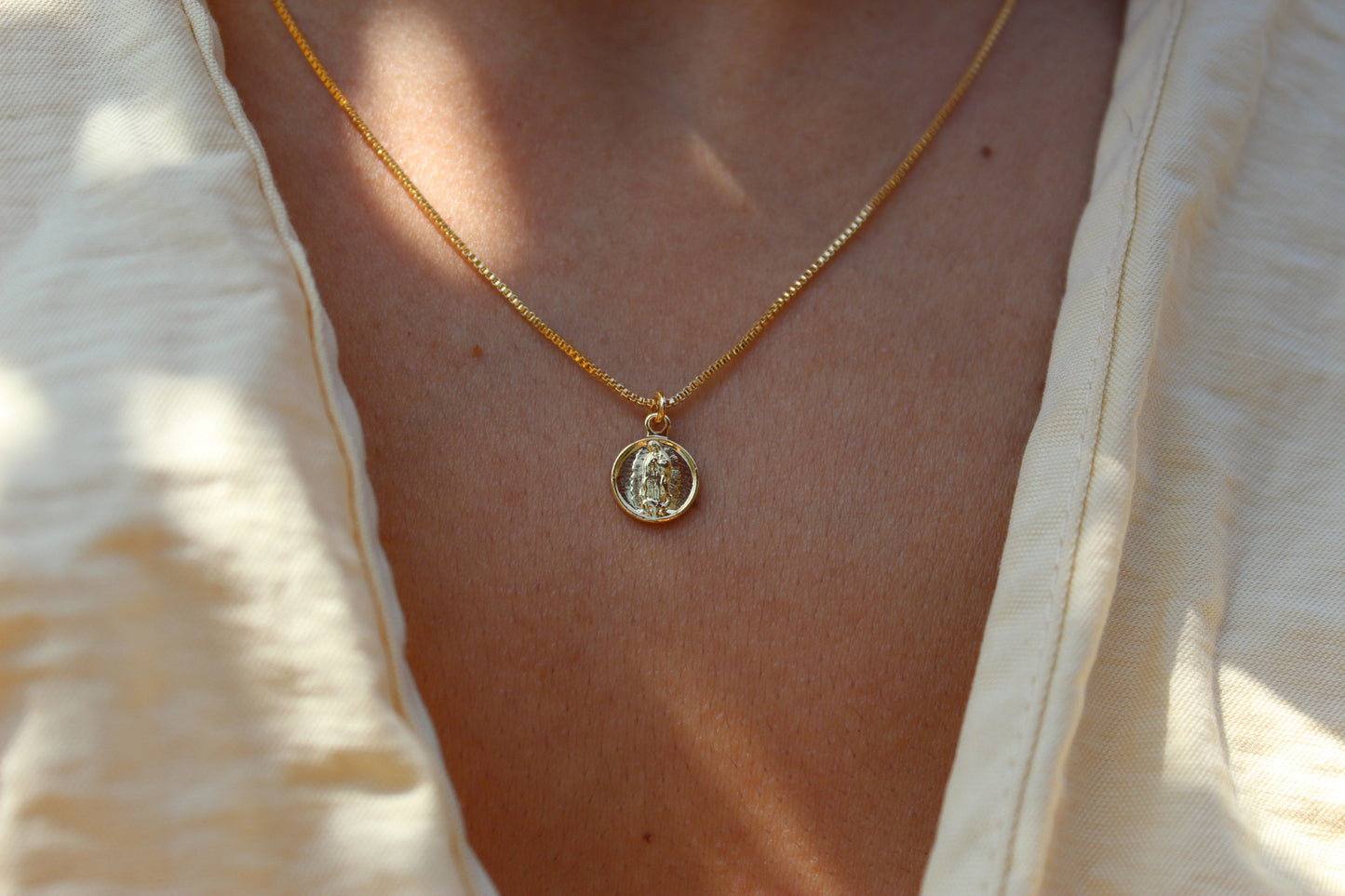 Collar BB Virgen de Guadalupe, fe que se lleva cerca del corazón