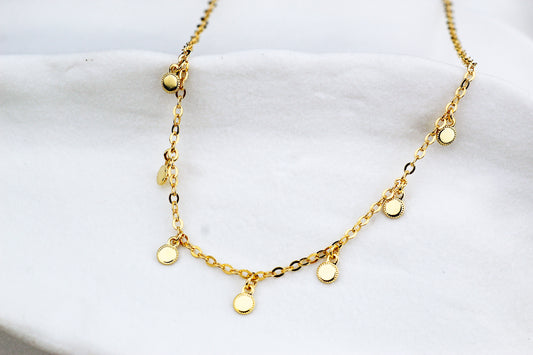 Collar Copelia BB Medalla Bor, un detalle moderno con sutileza.