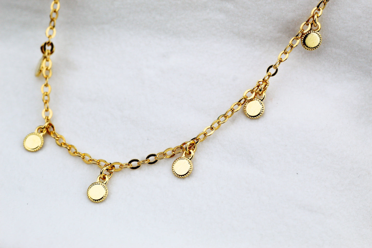 Collar Copelia BB Medalla Bor, un detalle moderno con sutileza.