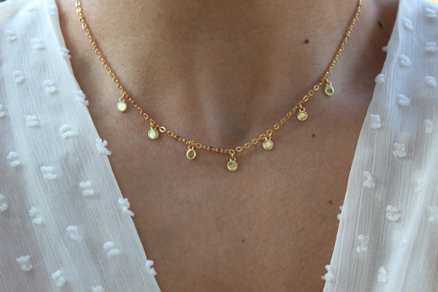 Collar Copelia BB Medalla Bor, un detalle moderno con sutileza.