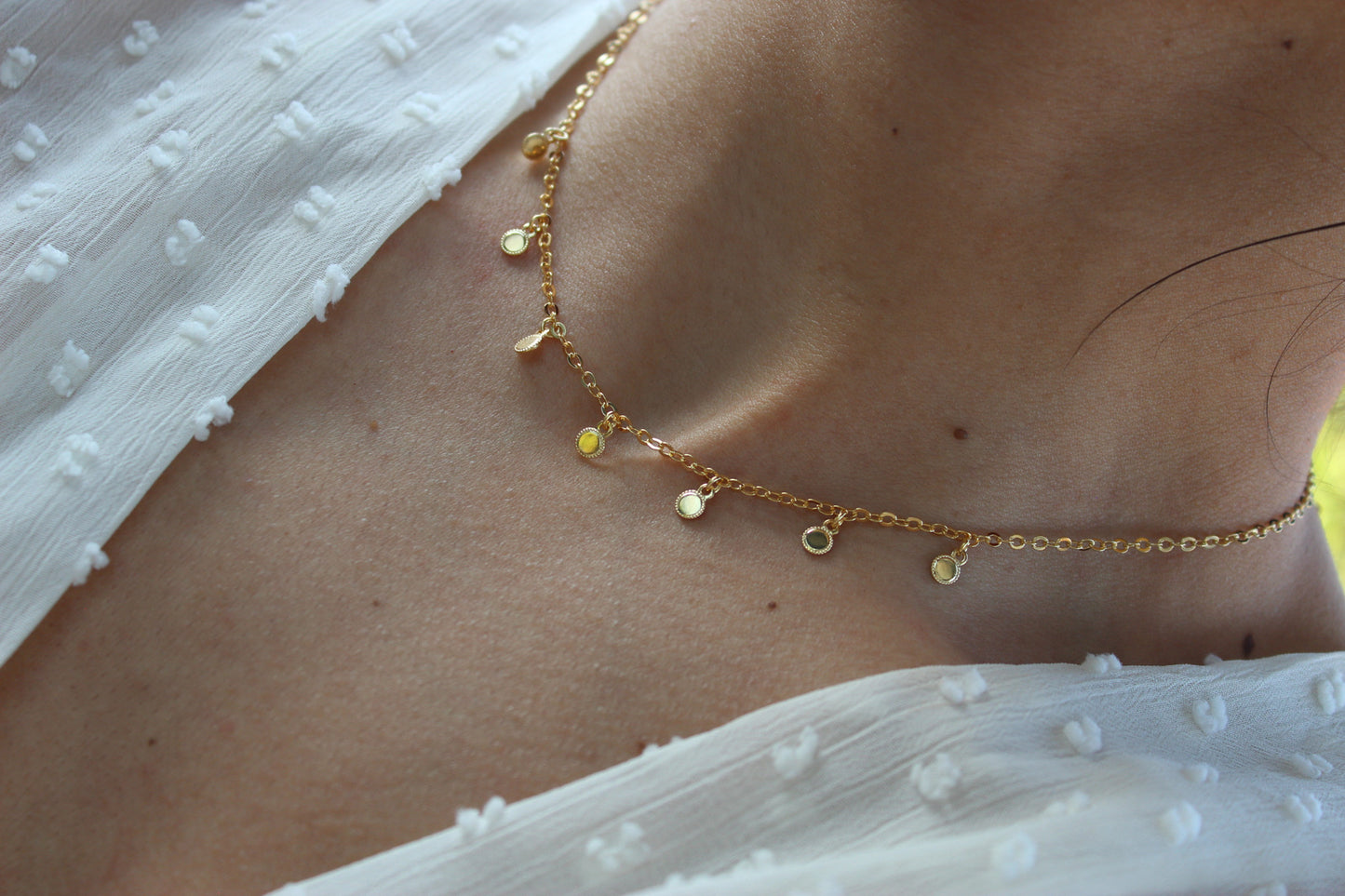 Collar Copelia BB Medalla Bor, un detalle moderno con sutileza.