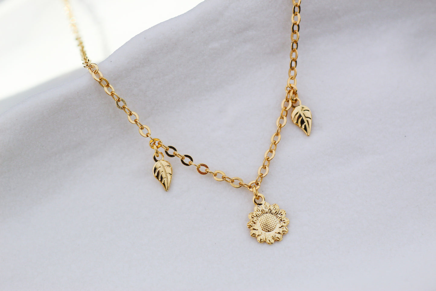 Collar Copelia Girasol, un detalle que florece contigo.