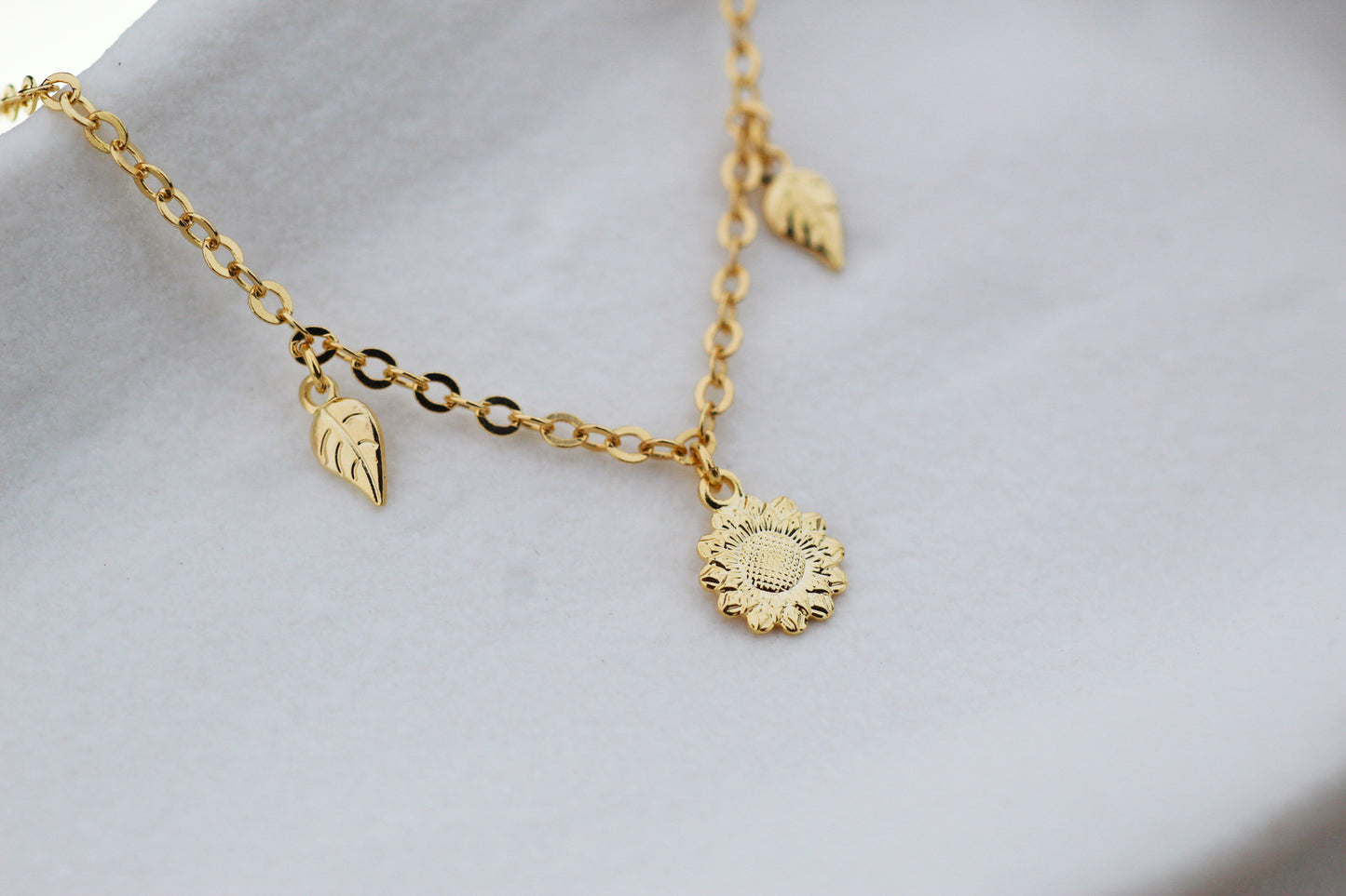 Collar Copelia Girasol, un detalle que florece contigo.