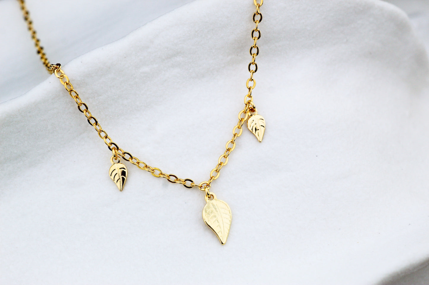 Collar Copelia Hojas, un detalle inspirado en la naturaleza.