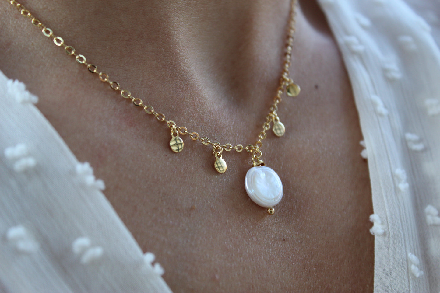 Collar Copelia Perla de Río Plan, pureza y elegancia.