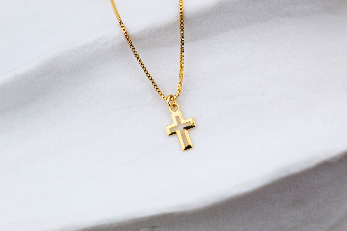 Collar Cruz Cali Plan, simple, delicado y con sentido