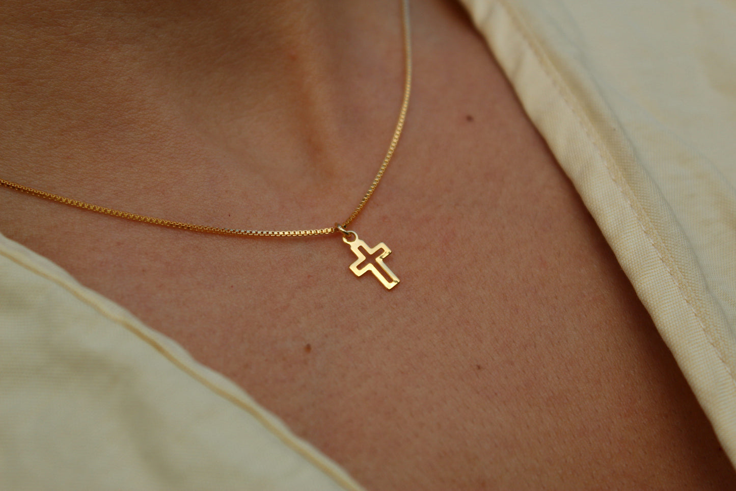 Collar Cruz Cali Plan, simple, delicado y con sentido