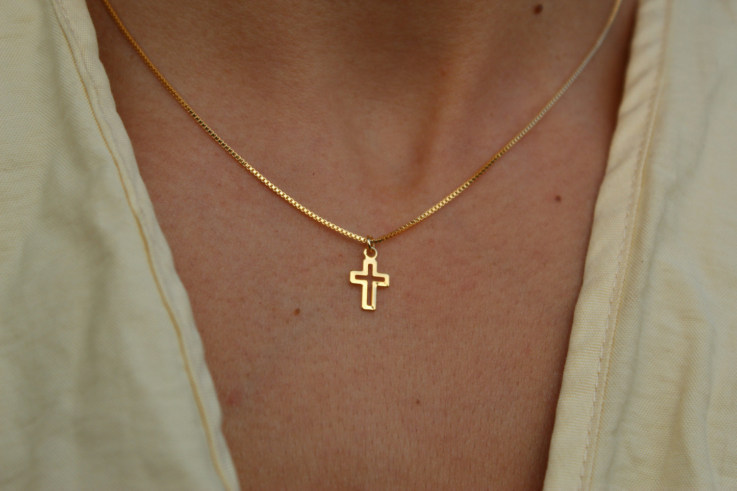 Collar Cruz Cali Plan, simple, delicado y con sentido