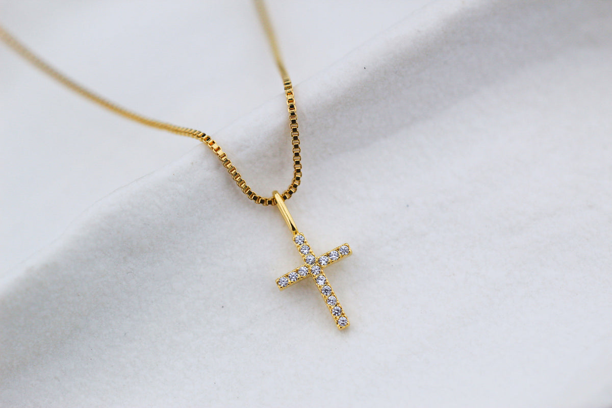 Collar Cruz Frost sutil, fe sutil que acompaña todos los días