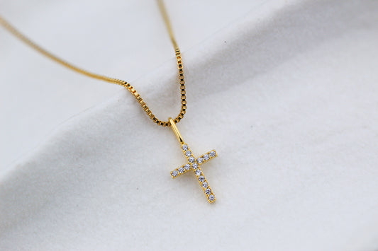 Collar Cruz Frost II, fe sutil que acompaña todos los días