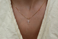 Collar Cruz Frost sutil, fe sutil que acompaña todos los días 2