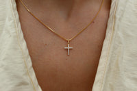 Collar Cruz Frost sutil, fe sutil que acompaña todos los días 5