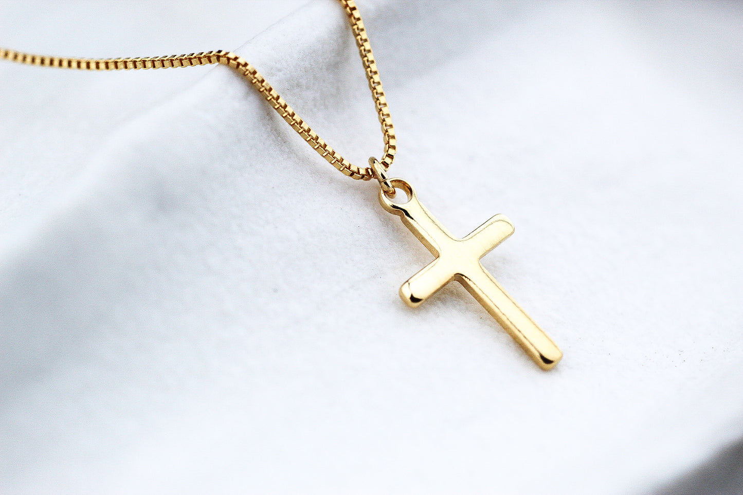 Collar Cruz Gru 1,9, fe que se lleva con estilo propio