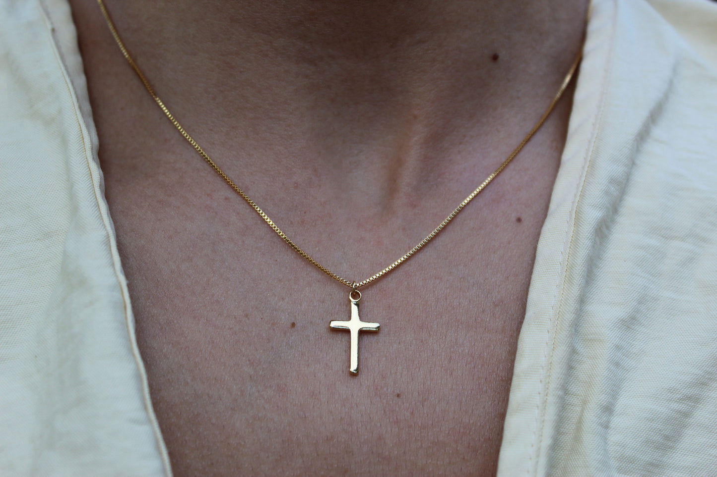 Collar Cruz Gru 1,9, fe que se lleva con estilo propio