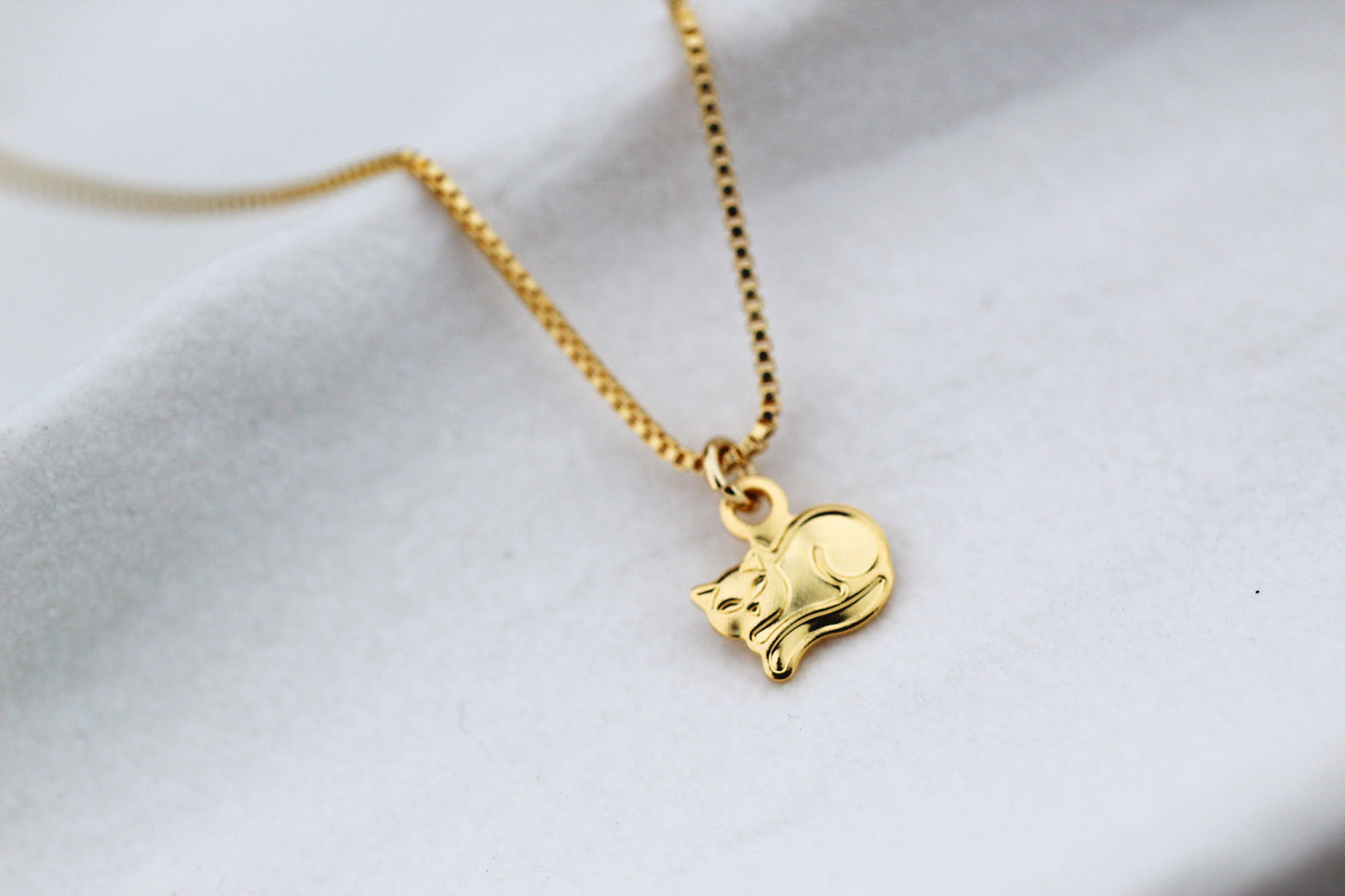 Collar Gato acostado, calma, intuición y libertad en su forma más pura