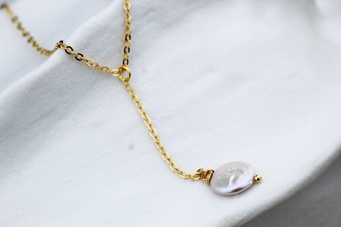 Collar Munduk Perla de Río Plan, elegancia que fluye con naturalidad.