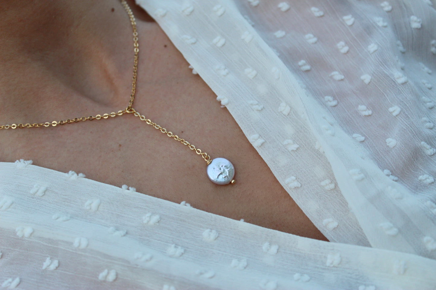 Collar Munduk Perla de Río Plan, elegancia que fluye con naturalidad.