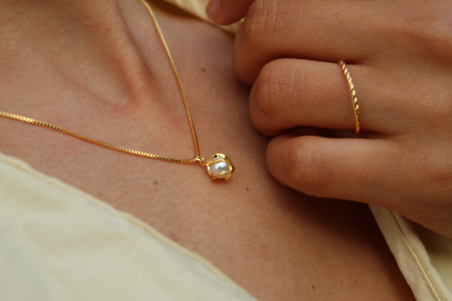 Collar Perla C 7 m, elegancia clásica que nunca falla