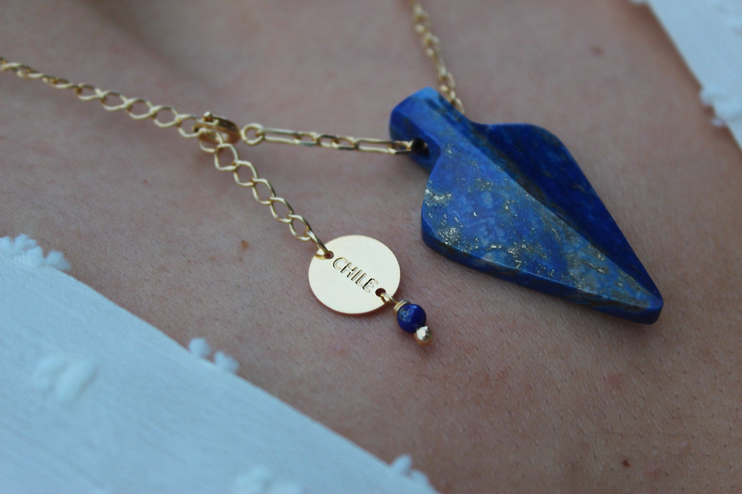 Collar Punta Lapislázuli Chile, un emblema de fuerza y origen.