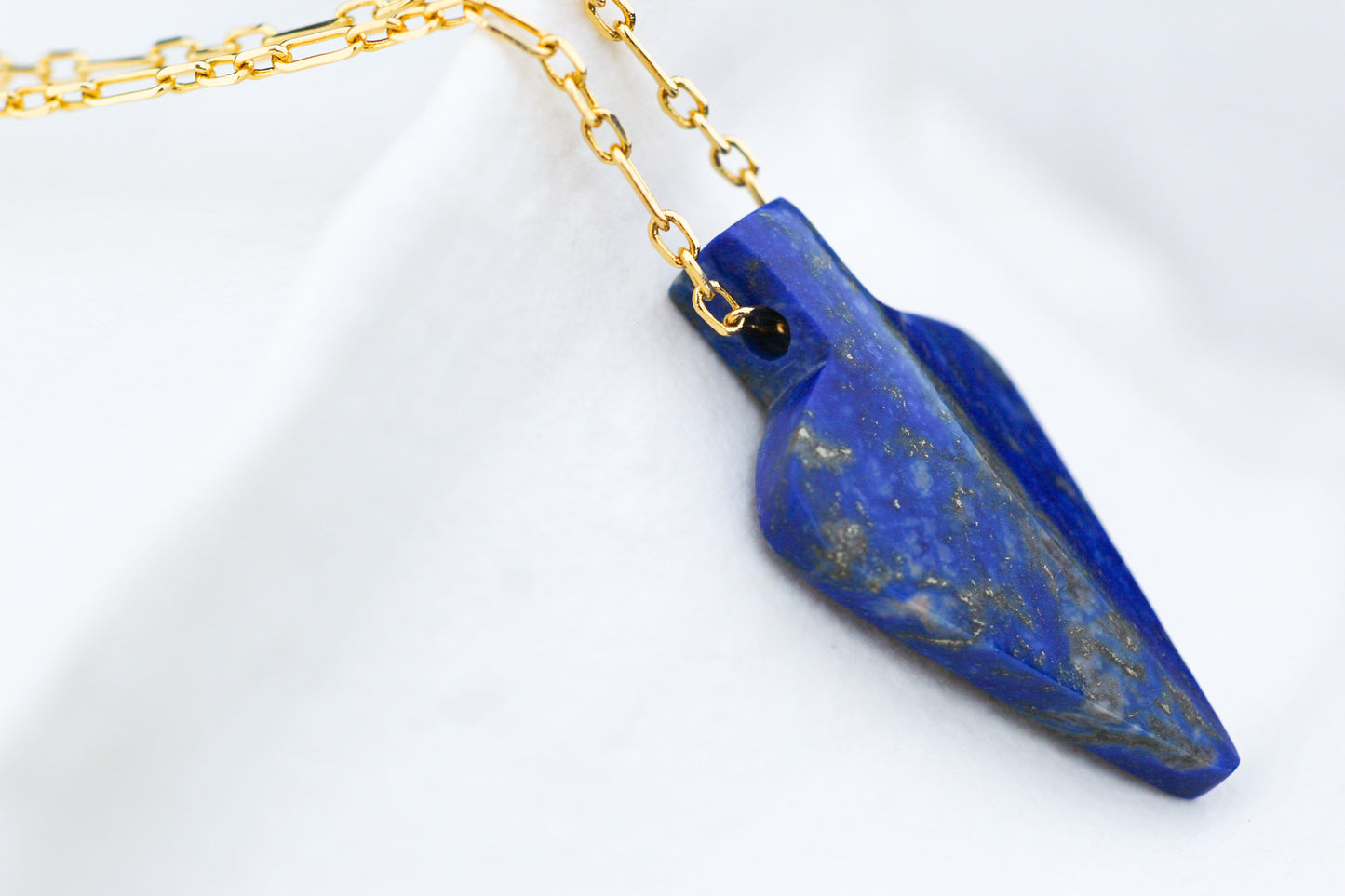 Collar Punta Lapislázuli Chile, un emblema de fuerza y origen.