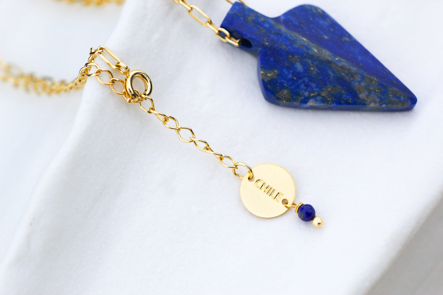 Collar Punta Lapislázuli Chile, un emblema de fuerza y origen.