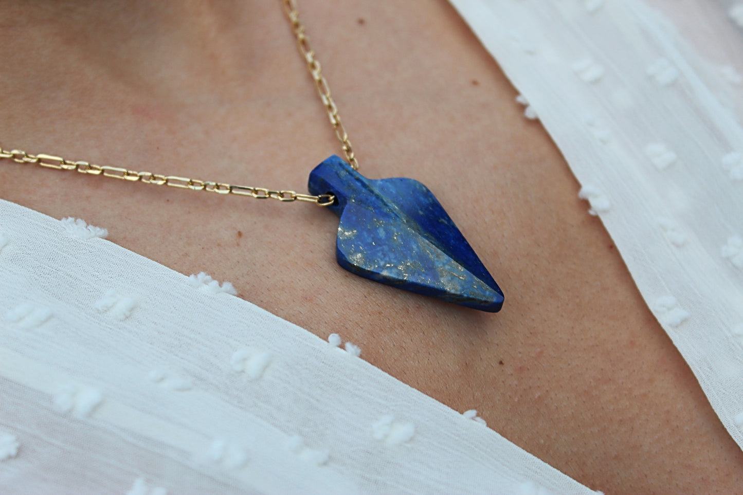 Collar Punta Lapislázuli Chile, un emblema de fuerza y origen.