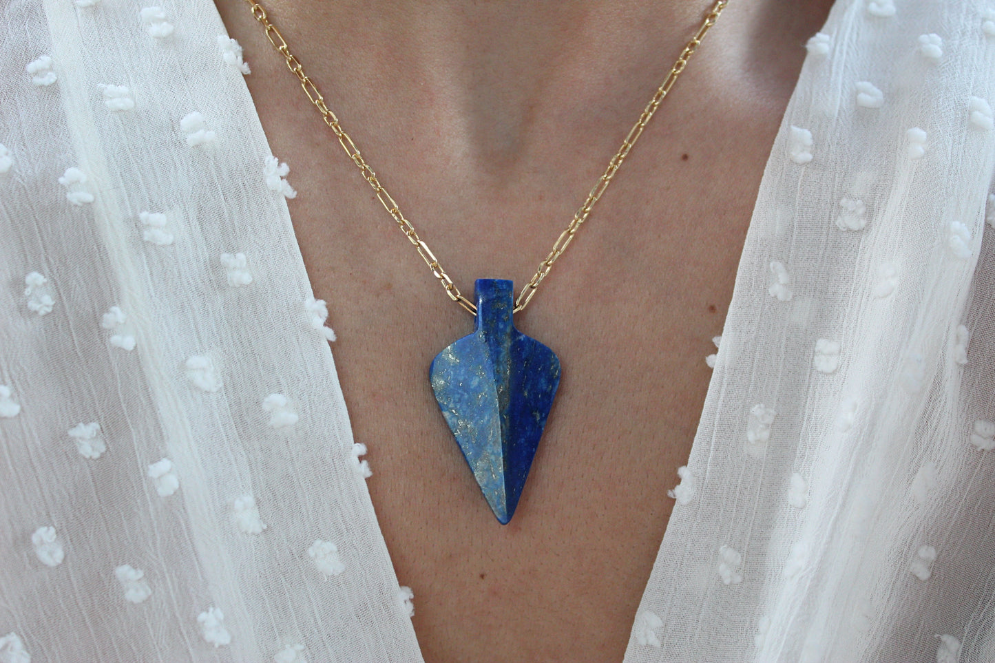 Collar Punta Lapislázuli Chile, un emblema de fuerza y origen.