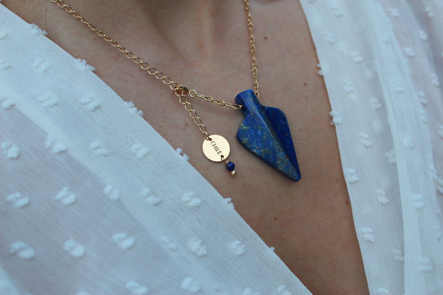 Collar Punta Lapislázuli Chile, un emblema de fuerza y origen.