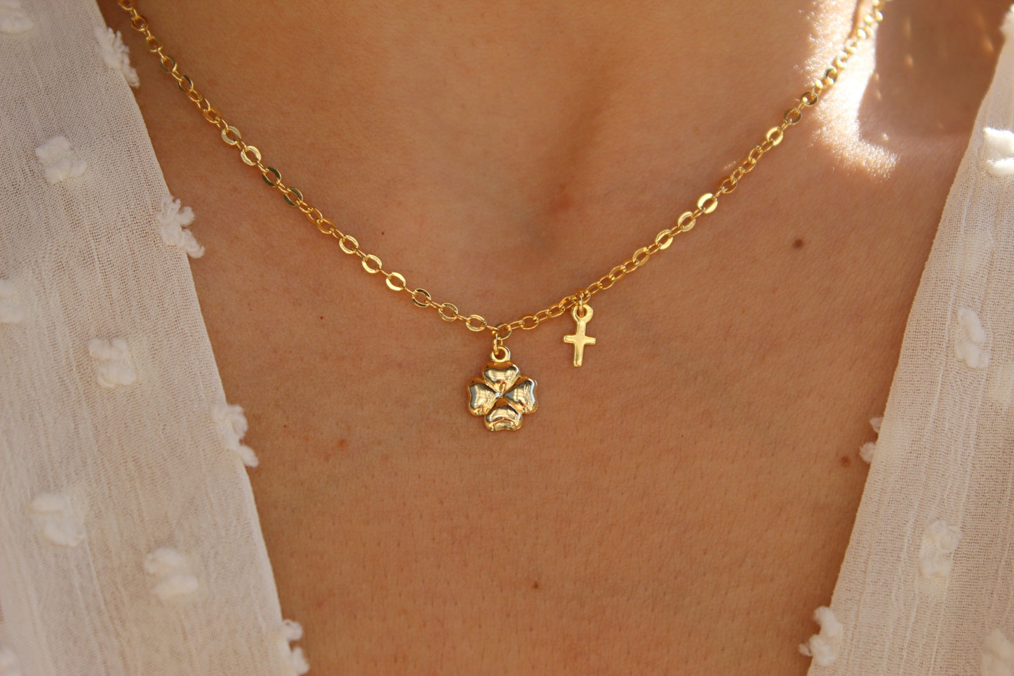 Collar Suerte Protectora, dos símbolos que cuidan tu camino.