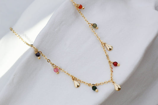 Collar Tri Drops Piedras, un toque natural con alma moderna.