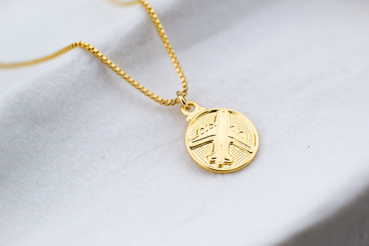 Collar Viajera Avión Med, para quienes sienten que el mundo es su casa