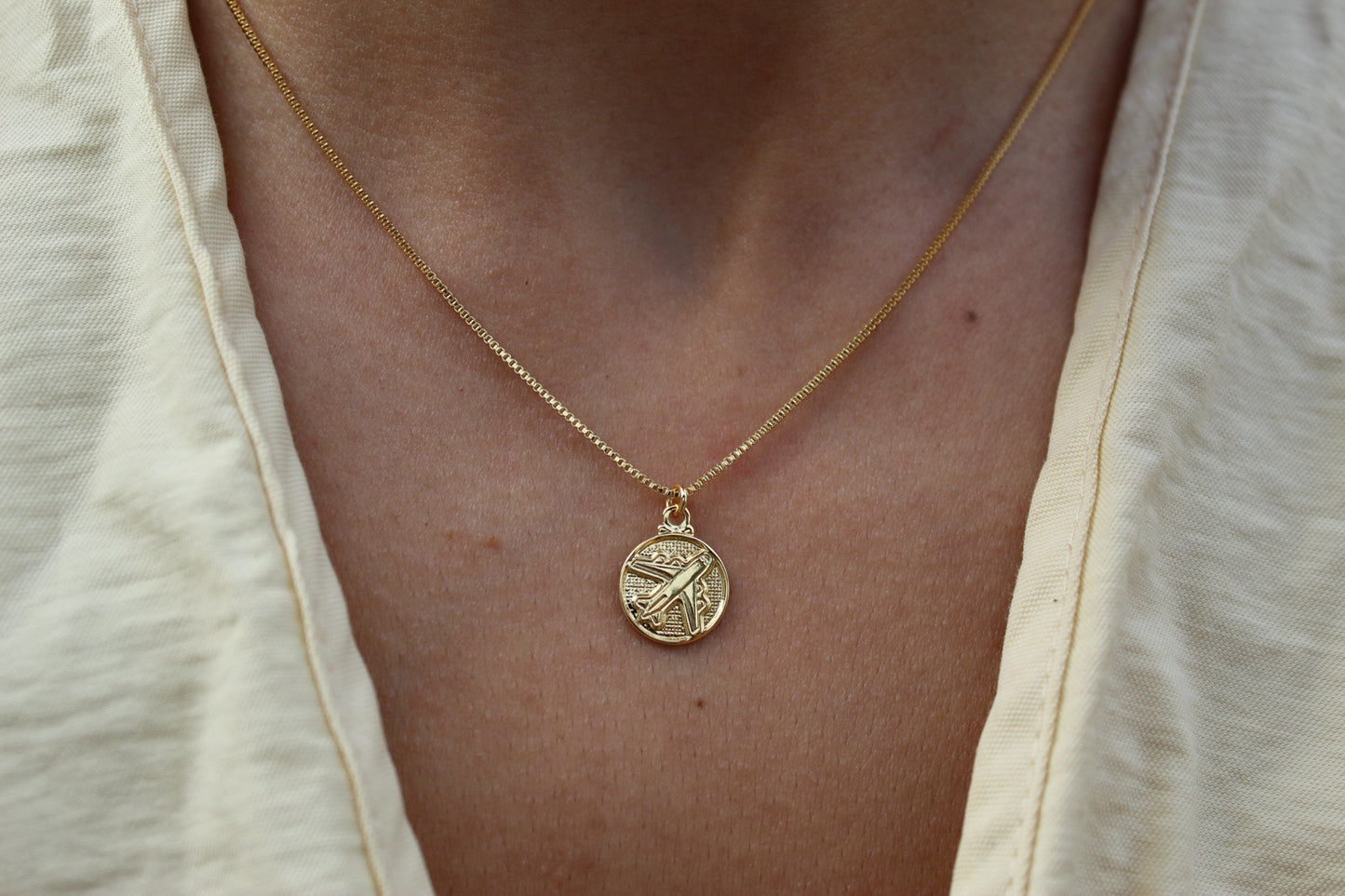 Collar Viajera Avión Med, para quienes sienten que el mundo es su casa