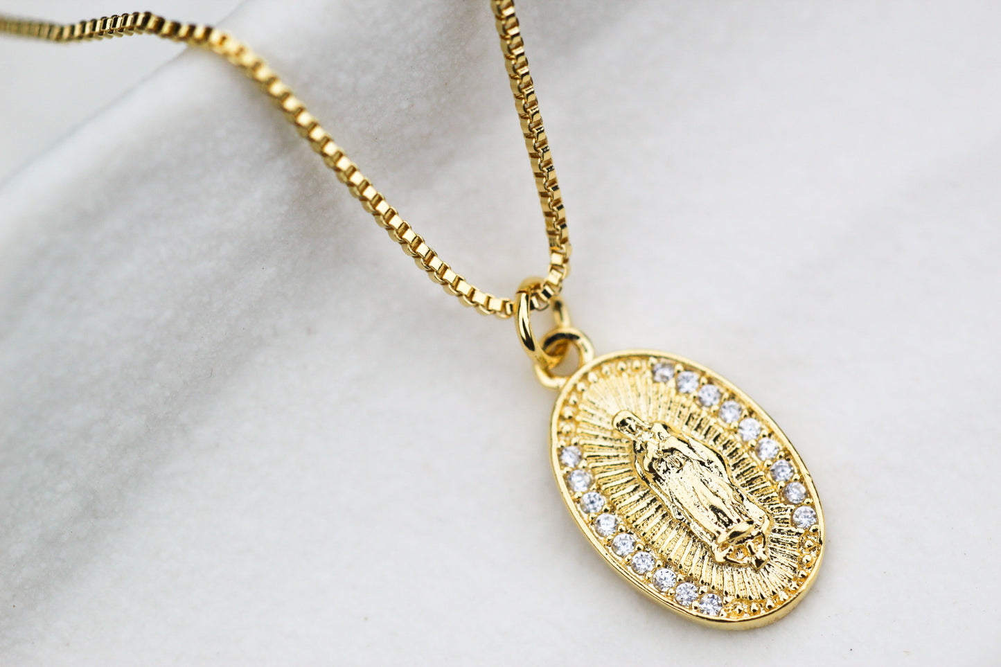 Collar Virgen Frost lado