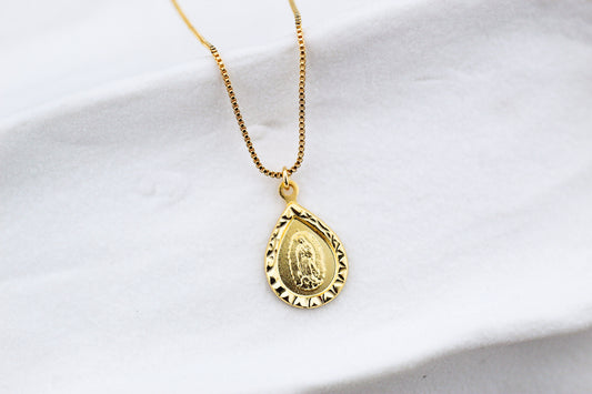 Collar Virgen de Guadalupe Drops B, un amuleto que acompaña y protege