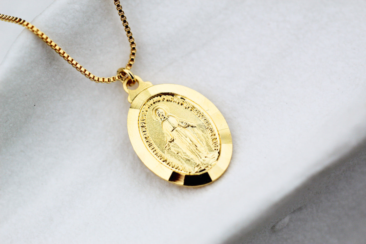 Collar Virgen de los Rayos Mate