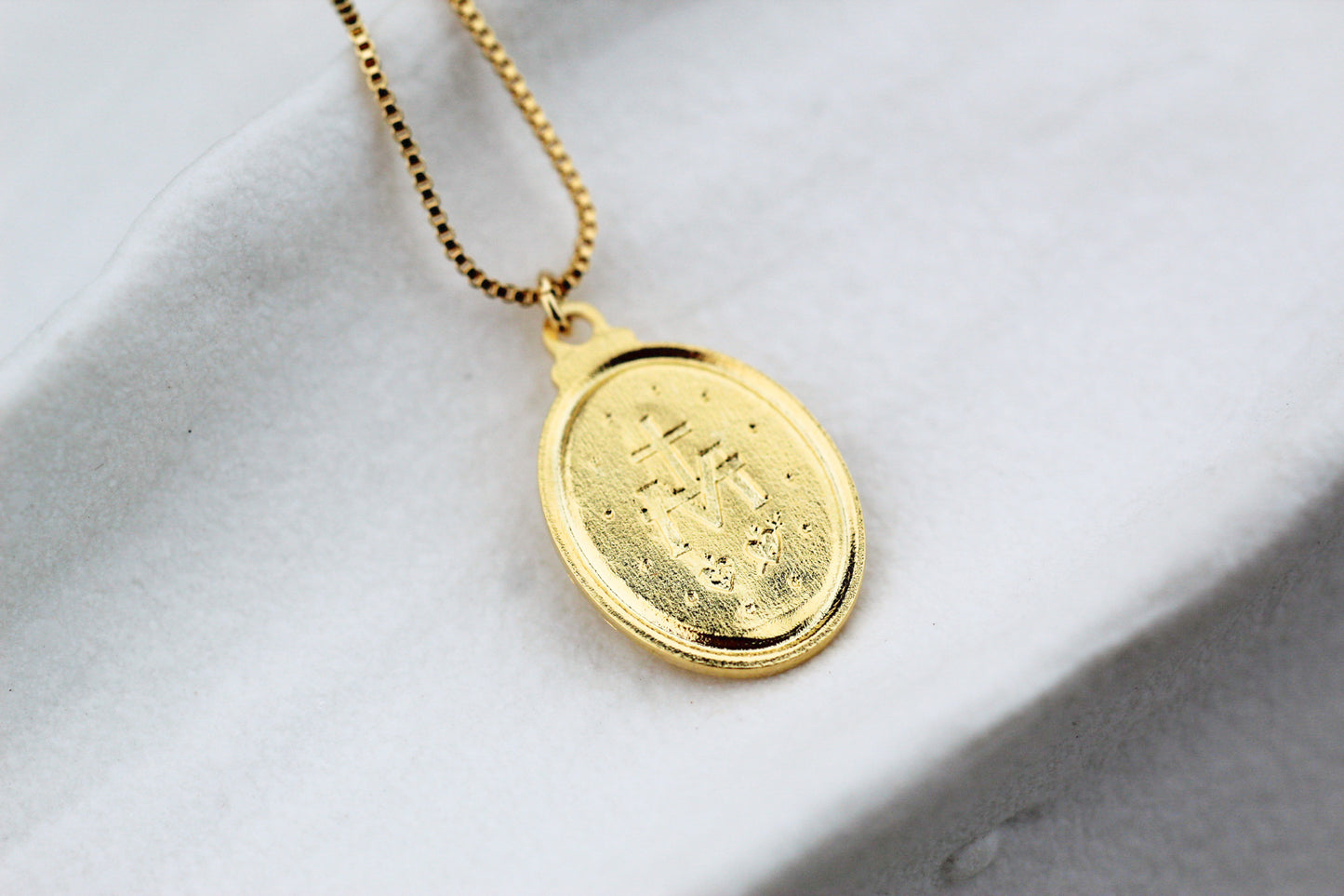 Collar Virgen de los Rayos Mate