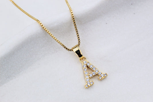 Collar Letra Frost, más que una inicial; una historia, una identidad