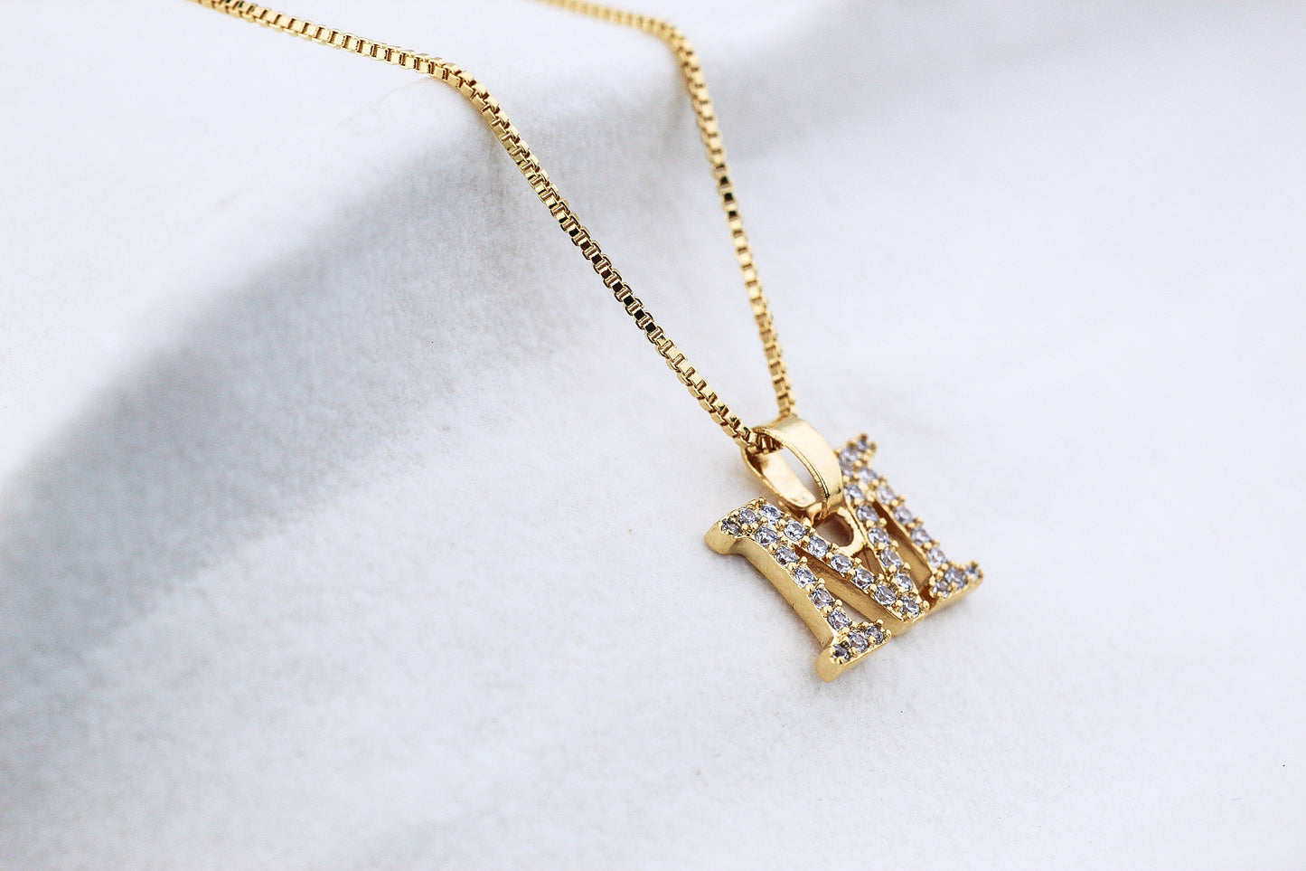 Collar Letra Frost, más que una inicial; una historia, una identidad