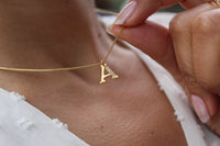 Collar Letra Tri Frost, una inicial que comunica una historia 6