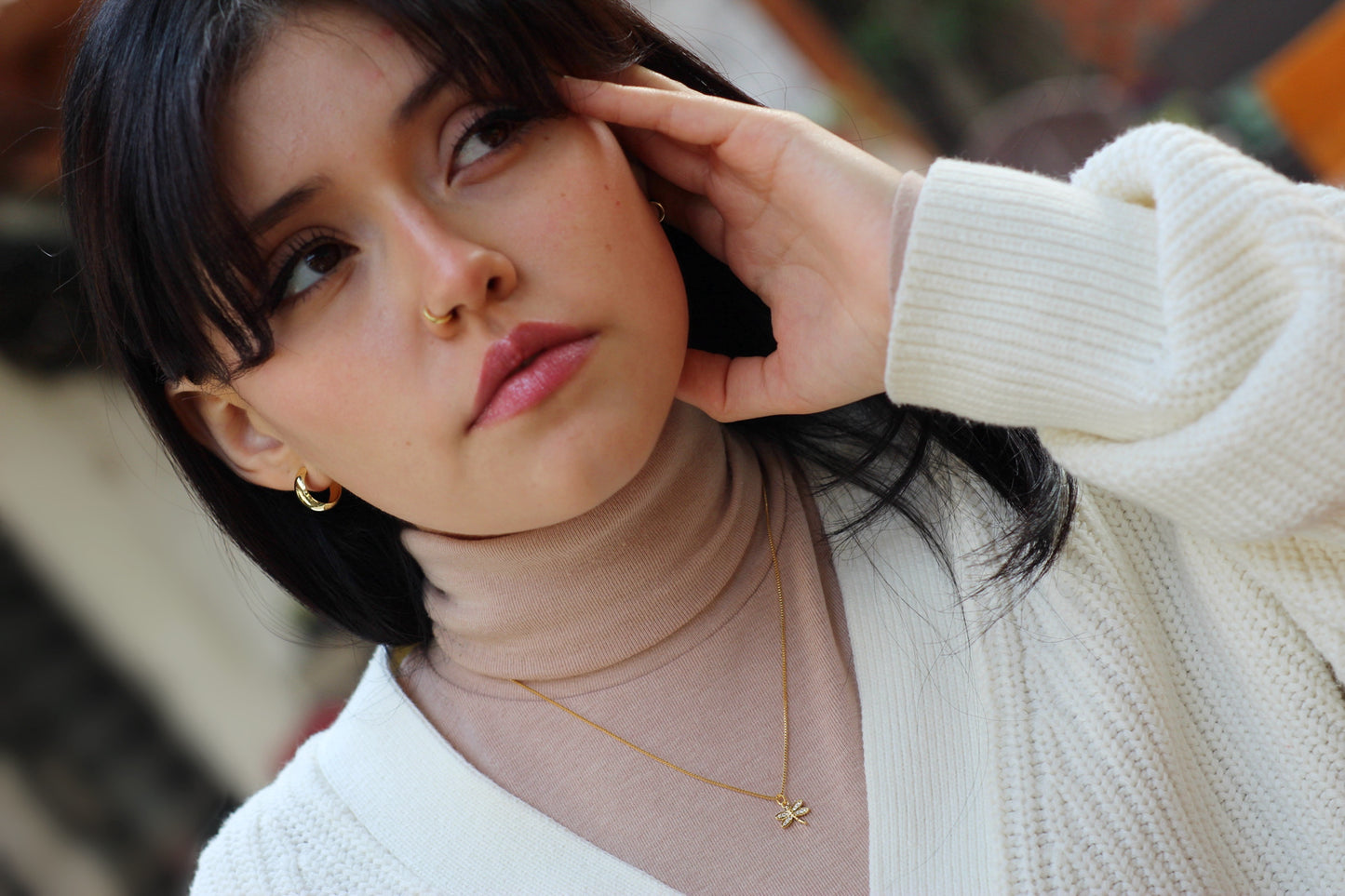 Collar Libélula Frost, el amuleto de libertad que habla por ti