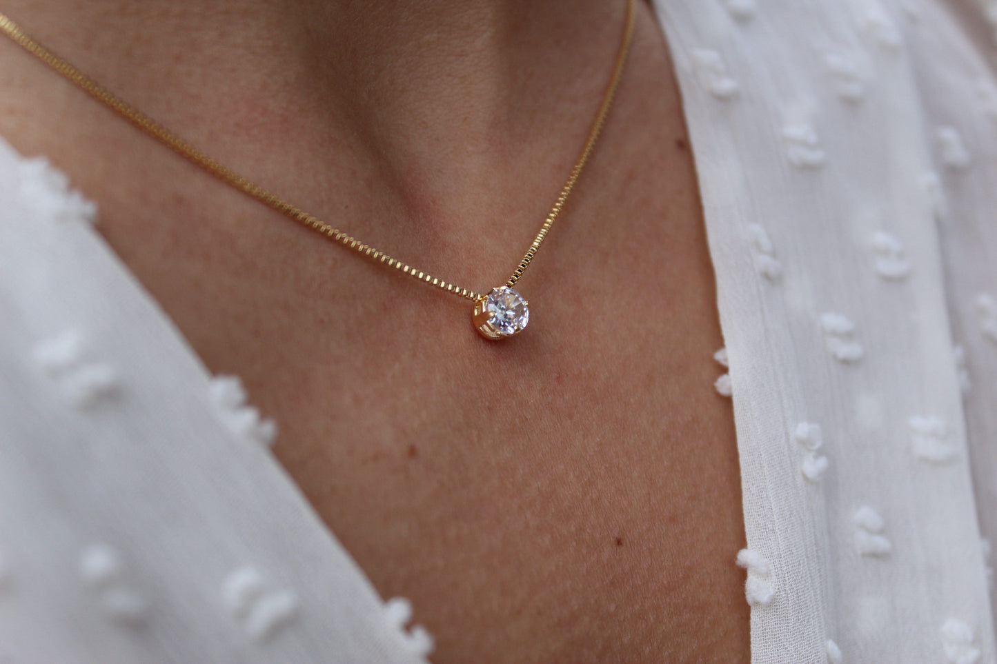Collar Luz M, elegancia y versatilidad clásica