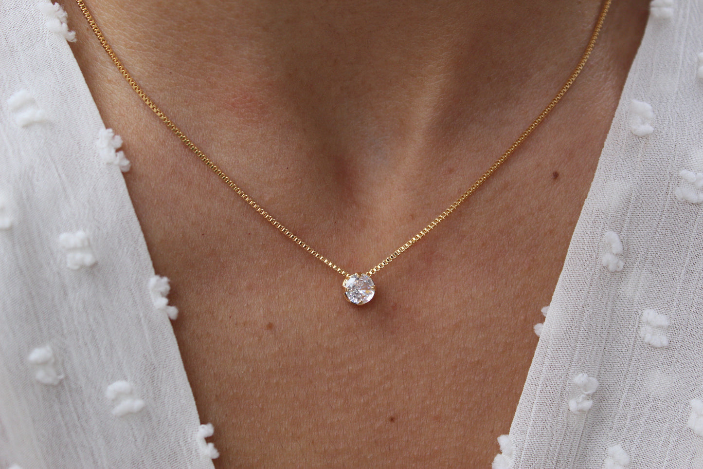 Collar Luz M, elegancia y versatilidad clásica