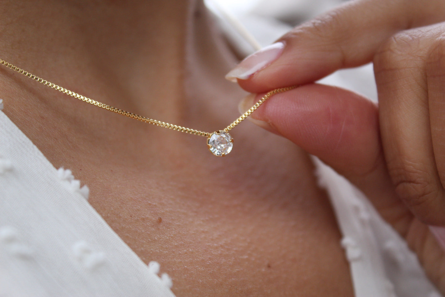 Collar Luz M, elegancia y versatilidad clásica