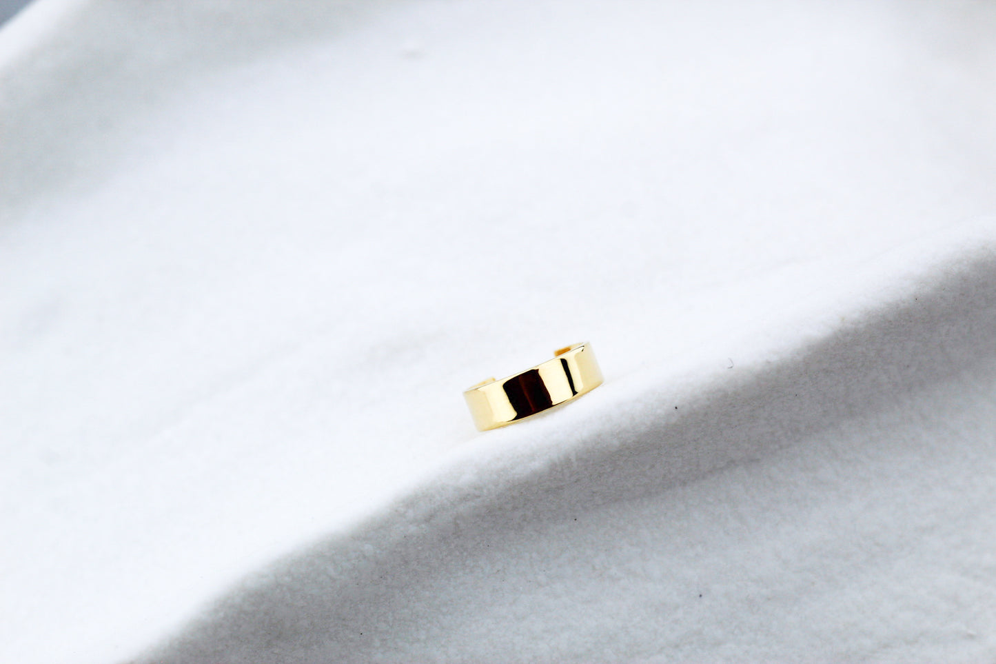 Earcuff BB Silk, minimalismo con actitud moderna.