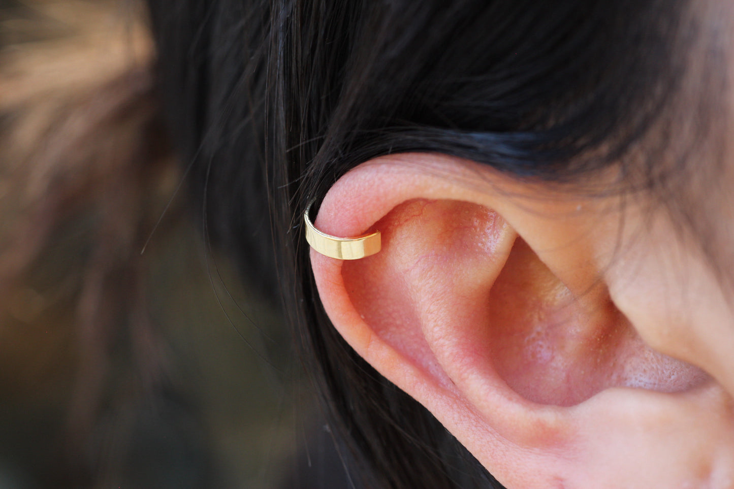 Earcuff BB Silk, minimalismo con actitud moderna.