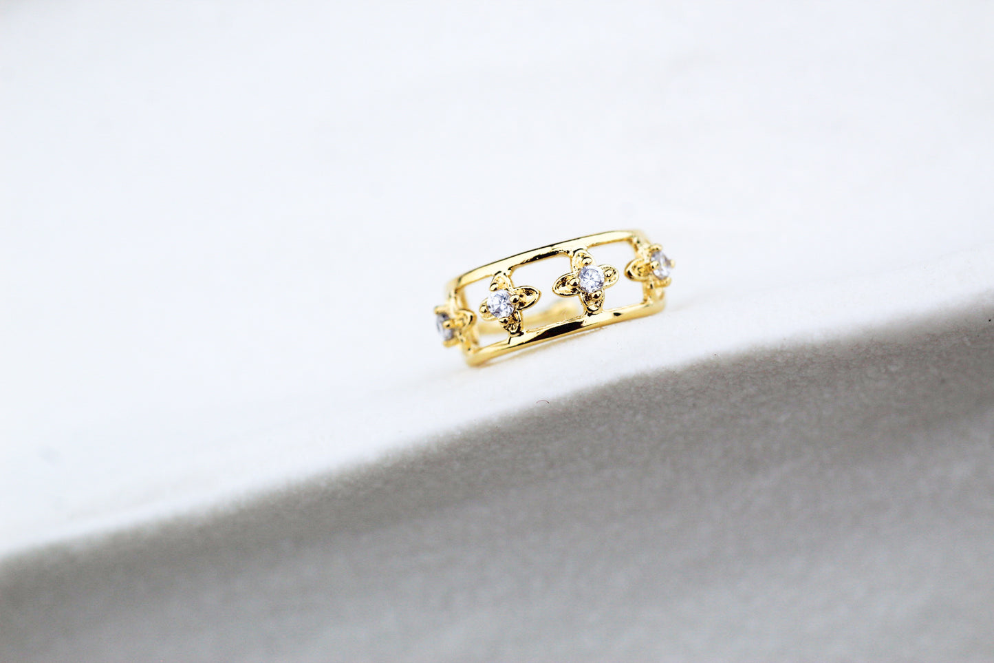 Earcuff Cali Carti, actitud moderna en cada detalle.