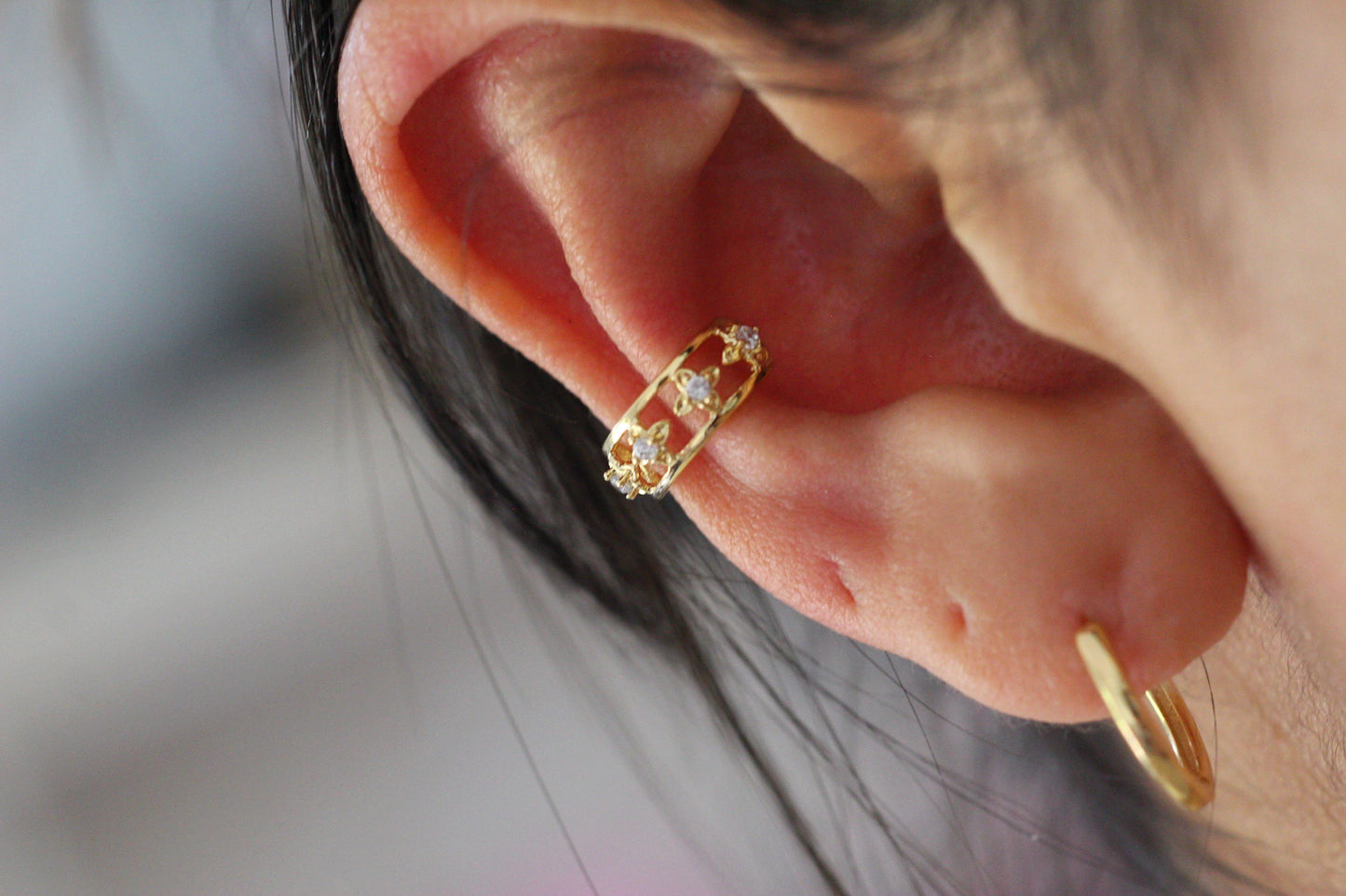 Earcuff Cali Carti, actitud moderna en cada detalle.