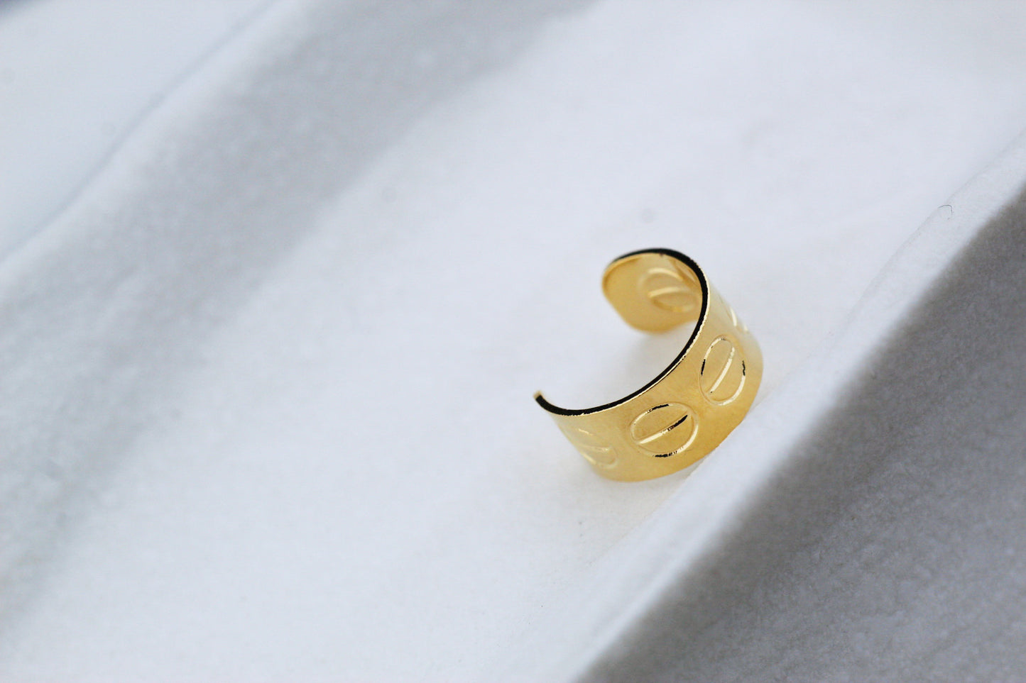 Earcuff CS, diseño moderno con carácter propio.
