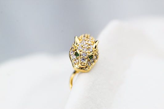 Earcuff Pantera, fuerza y elegancia en un solo gesto.